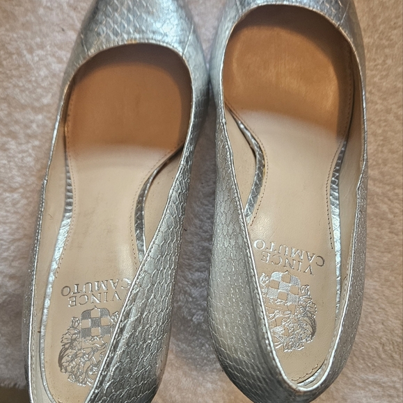 Vince Camuto metallic silver 4 inch heel - Picture 3 of 16
